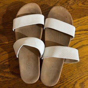 Cliffs brand size 10